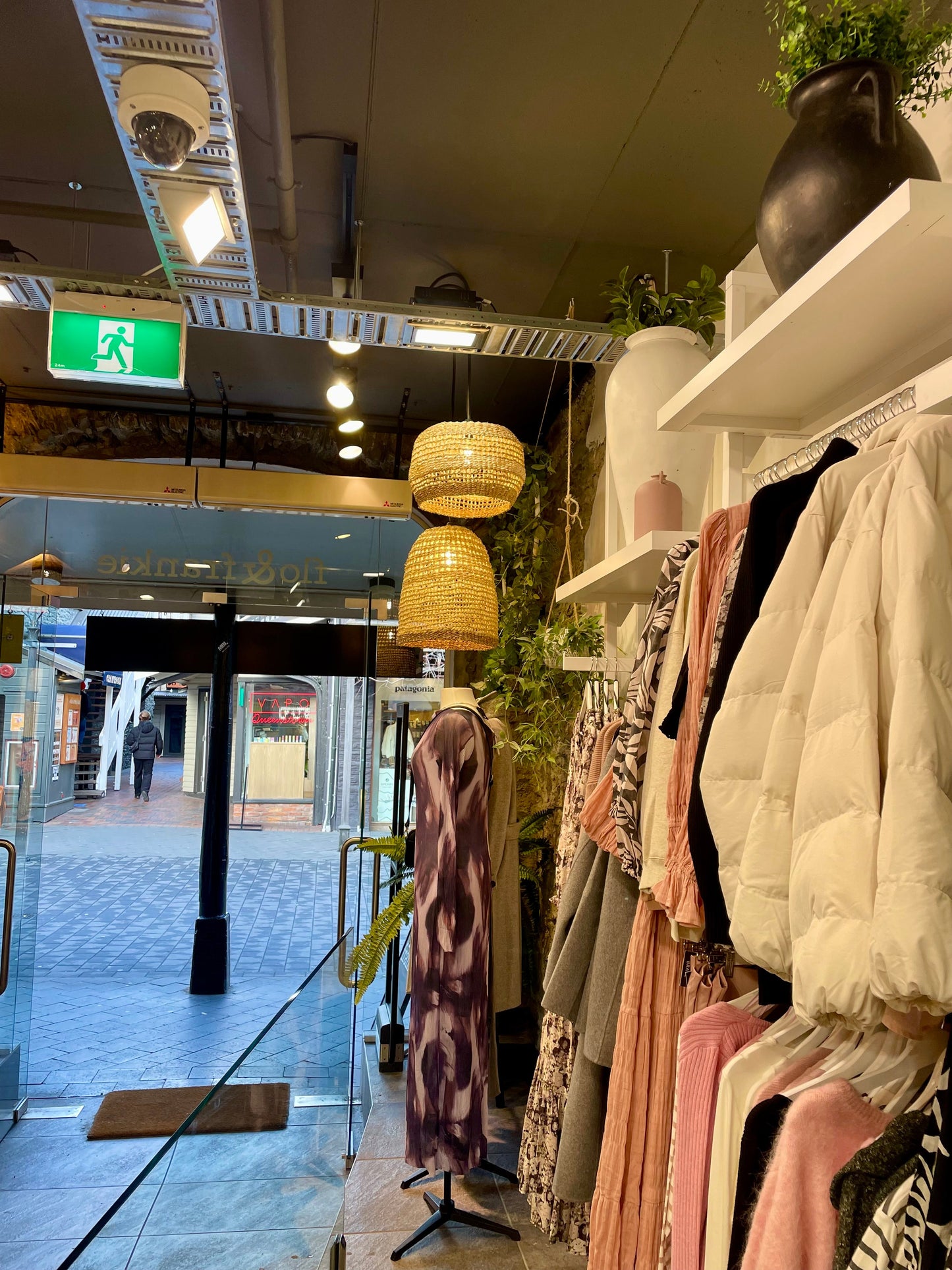 Aurora - Rectangular Retail Shop - Tilt Downlight